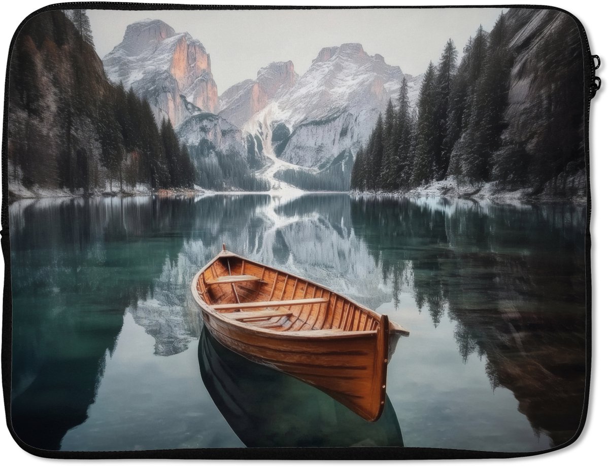 Laptophoes 15.6 inch - Boot - Bergen - Natuur - Water - Laptop sleeve - Binnenmaat 37x26 cm - Zwarte achterkant