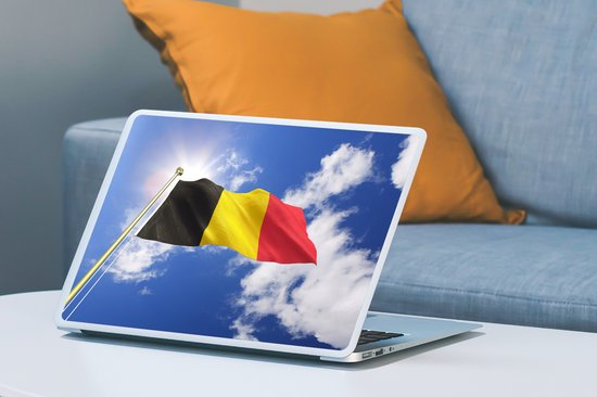 Sticker pour ordinateur portable - 15,6 pouces - Le drapeau de la België flotte dans le ciel