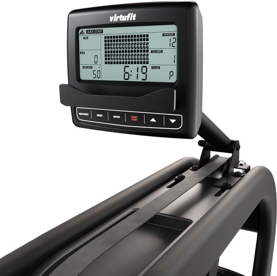 Zwarte VirtuFit console met display dat trainingsgegevens weergeeft, bevestigd aan een roeitrainer.