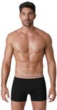 Man met zwarte Muchachomalo boxershort met roze band.