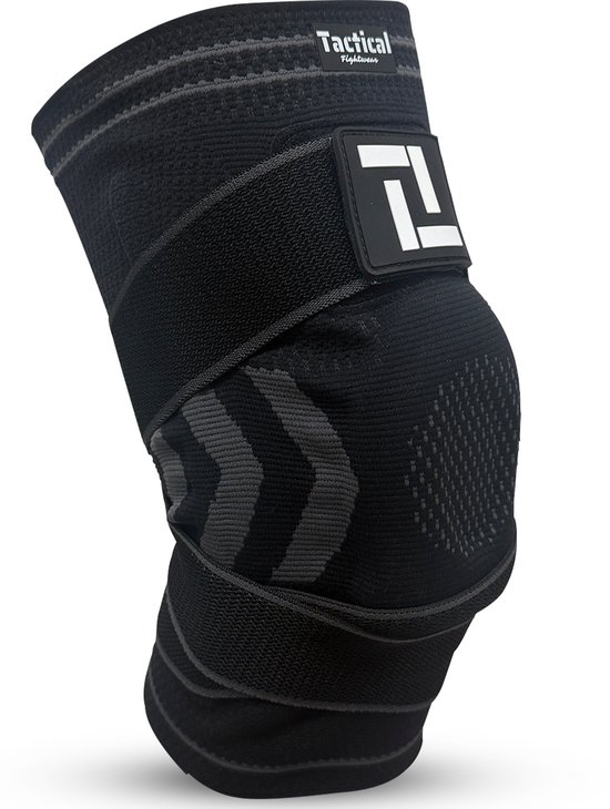 Zwarte sportkniebrace met grijze V-patronen en banden. Logo 'TL' op de voorkant.
