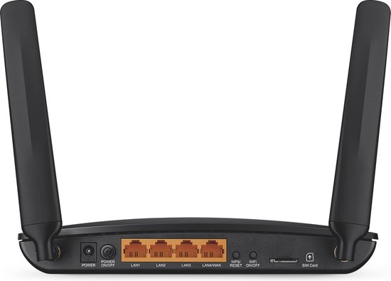 Achterkant van een zwarte TP-Link router met twee antennes, LAN-poorten en SIM-kaartsleuf.