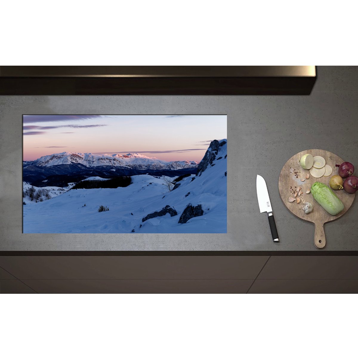 Inductieplaat Beschermer - Bergen bedekt door Laag Sneeuw - 85x50 cm - 2 mm Dik - Inductie Beschermer - Bescherming Inductiekookplaat - Kookplaat Beschermer van Zwart Vinyl