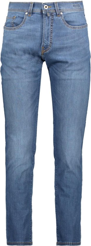 Jean en denim bleu délavé clair, montré de face.