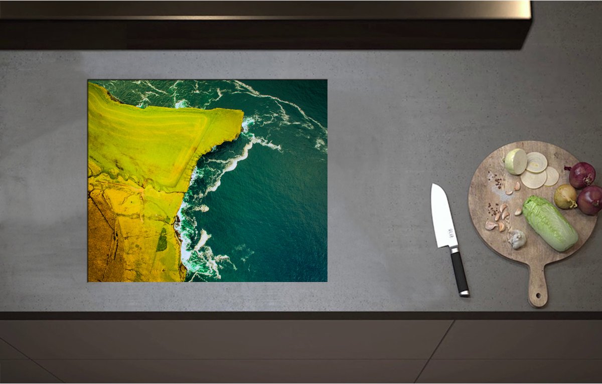Inductieplaat Beschermer - Bovenaanzicht van de Kust van Ierland - 60x51 cm - 2 mm Dik - Inductie Beschermer - Bescherming Inductiekookplaat - Kookplaat Beschermer van Zwart Vinyl