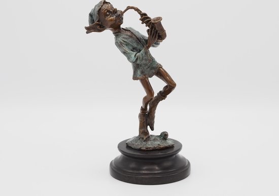 brons beeld - Pixie met saxofoon op voet - bronzartes - 26 cm hoog