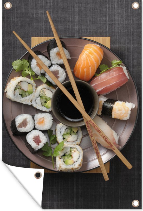 Tuinposter - Tuindoek - Tuinposters buiten - Bord vol met Japanse sushi - 80x120 cm - Tuin