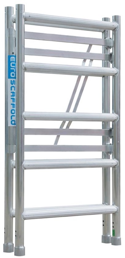Ingeklapte aluminium kamersteiger met de tekst "EURO SCAFFOLD" op de zijkant.
