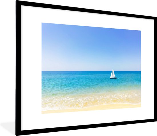 Fotolijst incl. Poster - Een zeilboot voor de kust van Portugal - 80x60 cm - Posterlijst