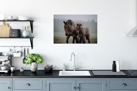 Quarter horse et poulain marchent vers la caméra 90x60 cm