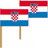 4x stuks luxe landen zwaaivlag Kroatie 30 x 45 cm - handvlaggetjes - Supporters feestartikelen/versieringen