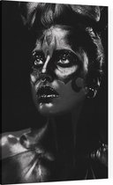 Vrouw in het donker - Foto op Canvas - 60 x 90 cm