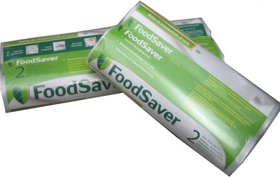 Deux rouleaux de film sous vide FoodSaver, chacun avec "FoodSaver" et le logo en vert.