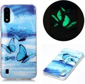 Voor Samsung Galaxy A01 Lichtgevende TPU zachte beschermhoes (vlinders)