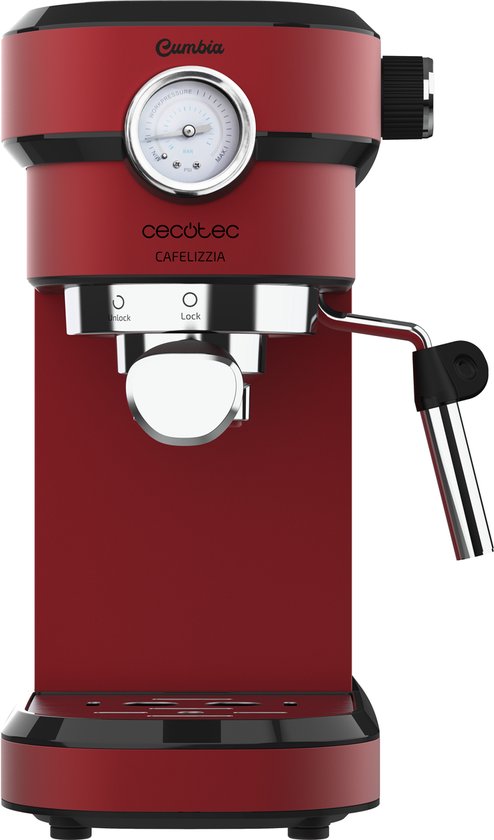 Rode Cecotec Cafelizzia 790 Shiny Pro espressomachine met een drukmeter.