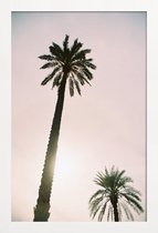 JUNIQE - Poster met houten lijst Palm Trees -13x18 /Roze