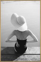 JUNIQE - Poster met kunststof lijst Beach Girl -20x30 /Grijs & Wit
