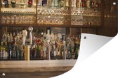 Muurdecoratie Flessen drank en glazen op een bar - 180x120 cm - Tuinposter - Tuindoek - Buitenposter