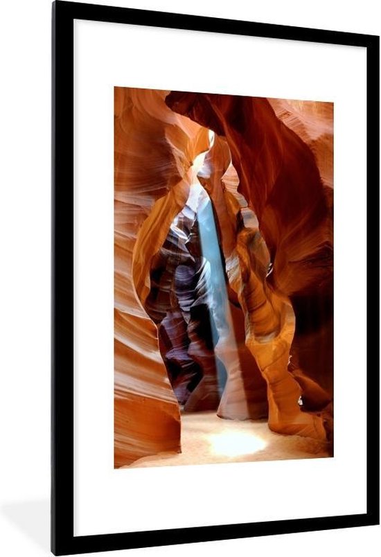 Fotolijst incl. Poster - Zonlicht door de smalle spleten van de Antelope Canyon - 60x90 cm - Posterlijst