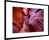 Photo en cadre - Wavy rocks in the deep Antelope Canyon cadre photo noir avec passe-partout blanc xxl 120x80 cm - Affiche sous cadre (Décoration murale salon / chambre)