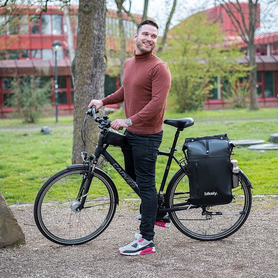 22 Liter Fietstas Met Laptopvak Büchel 3in1 , Kan Worden Gebruikt Als Rugzak, Schoudertas Of Bagagetas | Waterdichte En Reflecterende Fietstas | 22 L Inhoud Fietstas Voor Bagagedrager