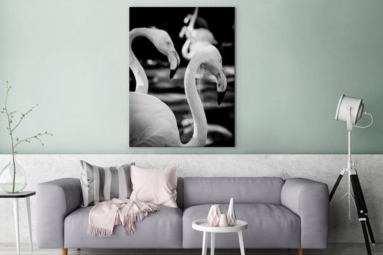 Gros plan de flamants roses en noir et blanc 120x160 cm - Tirage photo sur toile (Décoration murale salon / chambre) XXL / Groot format!