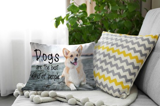 Sierkussen - Citation de Chiens «les chiens sont le Best type de personnes» et un arrière-plan avec un chien sur la plage