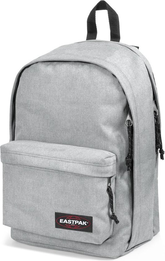 Grijze Eastpak rugzak met voorvak en Eastpak logo.