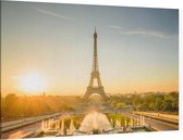 Fonteinen voor de Eiffeltoren in zomers Parijs - Foto op Canvas - 150 x 100 cm