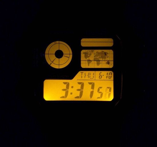 Verlichte digitale Casio horlogeweergave met wereldkaart.