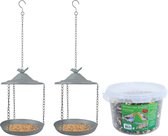 2x stuks metalen vogelbaden/voederschalen hangend 30 cm met 4-seizoenen vogel strooivoer 2,5 kg