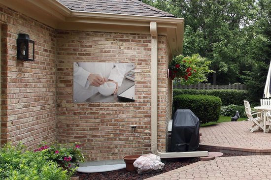 Le pharmacien mixant la médecine dans un mortier affiche de jardin 90x60 cm - Toile de jardin / Toile d'extérieur / Peintures pour l'extérieur (décoration de jardin)