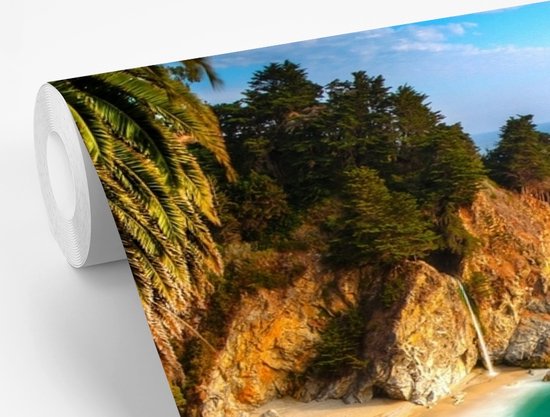 Behang - Fotobehang McWay waterval bij Big Sur in Amerika - Breedte 360 cm x hoogte 240 cm