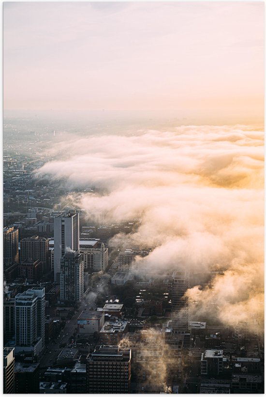WallClassics - Poster (Mat) - Laag Wolken over de Stad - 70x105 cm Foto op Posterpapier met een Matte look