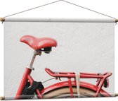 WallClassics - Textielposter - Rood Zadel op Rode Fiets - 90x60 cm Foto op Textiel