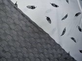 Luiermandje groot - 30 x 21 cm - grijs - voering van witte katoen met zwarte veertjesmotief