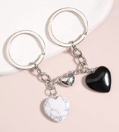 Koppel Sleutelhanger | Valentijn | RVS | Liefdes Cadeau | Romantisch | Cadeau voor je vrouw of vriendin | Mannen Cadeautjes | magneten | liefdes armband | hartje | hartjes sleutelhanger