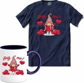 Hug me! | Valentijn - Valentijnsdag - Cadeau - Kado - T-Shirt met mok - Unisex - Navy Blue - Maat M