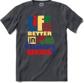 Life Is Better In Running Shoes | Hardlopen - Rennen - Sporten - T-Shirt - Unisex - Mouse Grey - Maat XXL