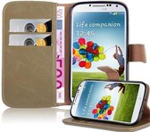 Cadorabo Hoesje geschikt voor Samsung Galaxy S4 in CAPPUCCINO BRUIN - Beschermhoes met magnetische sluiting, standfunctie en kaartvakje Book Case Cover Etui