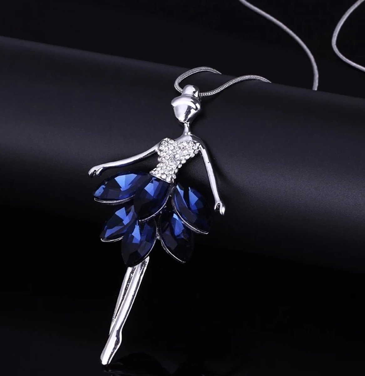 EmmyRovi | Verzilverde Ballerina | Grote Hanger met Ketting | Elegante Vrouwen | Moederdag Cadeau