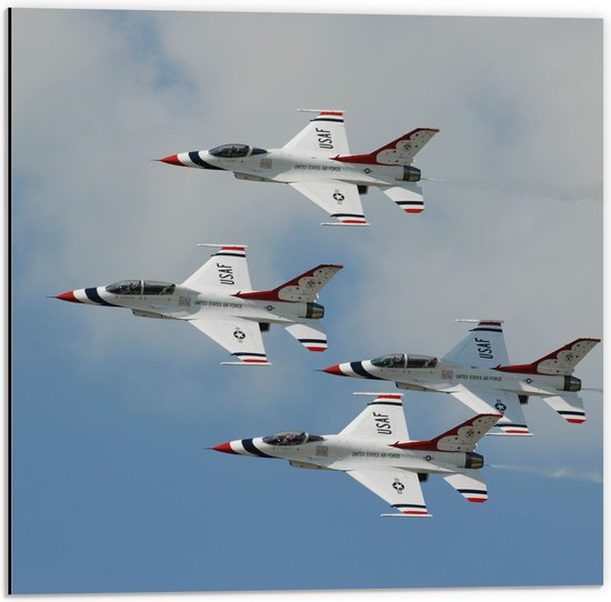 WallClassics - Dibond - Vier Vliegende Vliegtuigen uit Amerika - 50x50 cm Foto op Aluminium (Wanddecoratie van metaal)