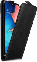 Cadorabo Hoesje geschikt voor Samsung Galaxy A10e / A20e in ZWARTE NACHT - Beschermhoes in flip design Case Cover met magnetische sluiting