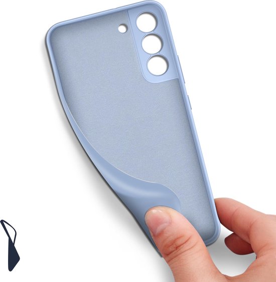 Hand die een lichtblauwe Samsung telefoonhoes optilt, toont flexibiliteit.