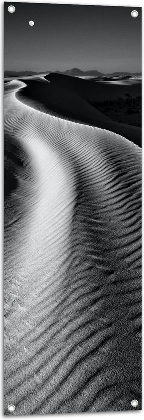 Tuinposter – Maan boven Zandheuvels (Zwart- wit) - 40x120 cm Foto op Tuinposter (wanddecoratie voor buiten en binnen)
