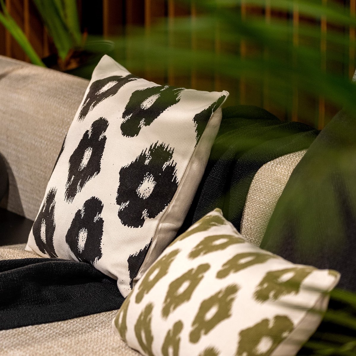 Dutch Decor RICO - kussenhoes 45x45 cm - ikat - Raven - zwart - met rits - zonder binnenkussen
