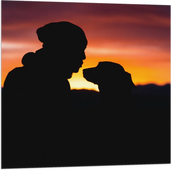 WallClassics - Vlag - Silhouet van Man met Muts met Zijn Hond - 80x80 cm Foto op Polyester Vlag