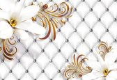 Fotobehang - Vlies Behang - Zilver gewatteerd patroon met bloemen en gouden versieringen - 312 x 219 cm