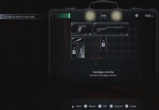 Inventarisscherm met een pistool, shotgun, mes en munitie.