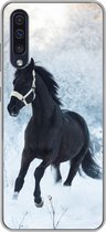 Geschikt voor Samsung Galaxy A50 hoesje - Paard - Sneeuw - Bos - Siliconen Telefoonhoesje